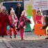 bunte Steine Kinder rennen